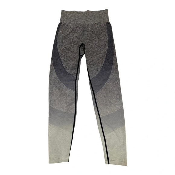 Victoria’s Secret pink, Seamless leggings
Blue ombré. Size small
Good condition - Picture 3 of 5